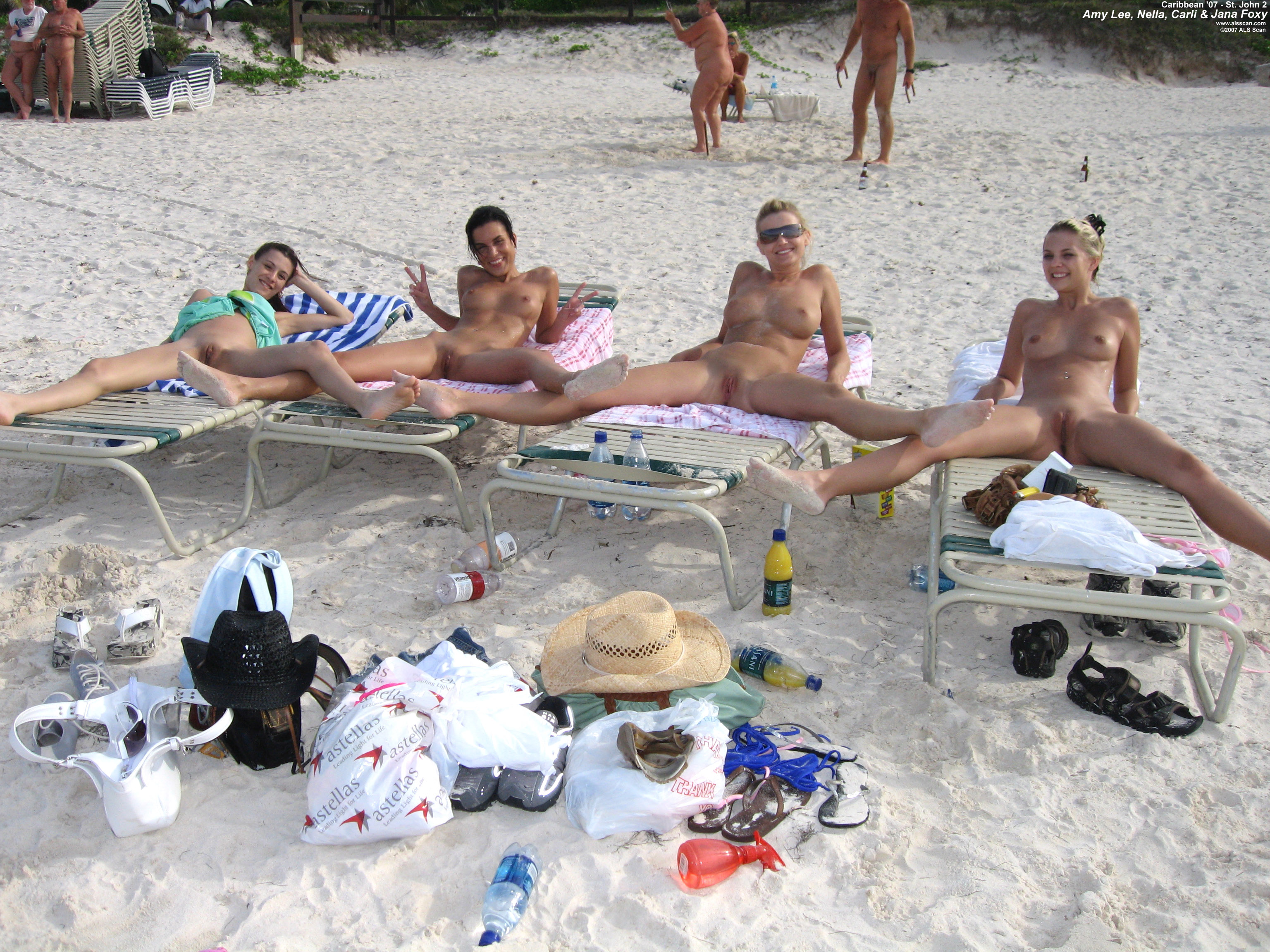 Скачать бесплатно нудисты отдыхают на пляже