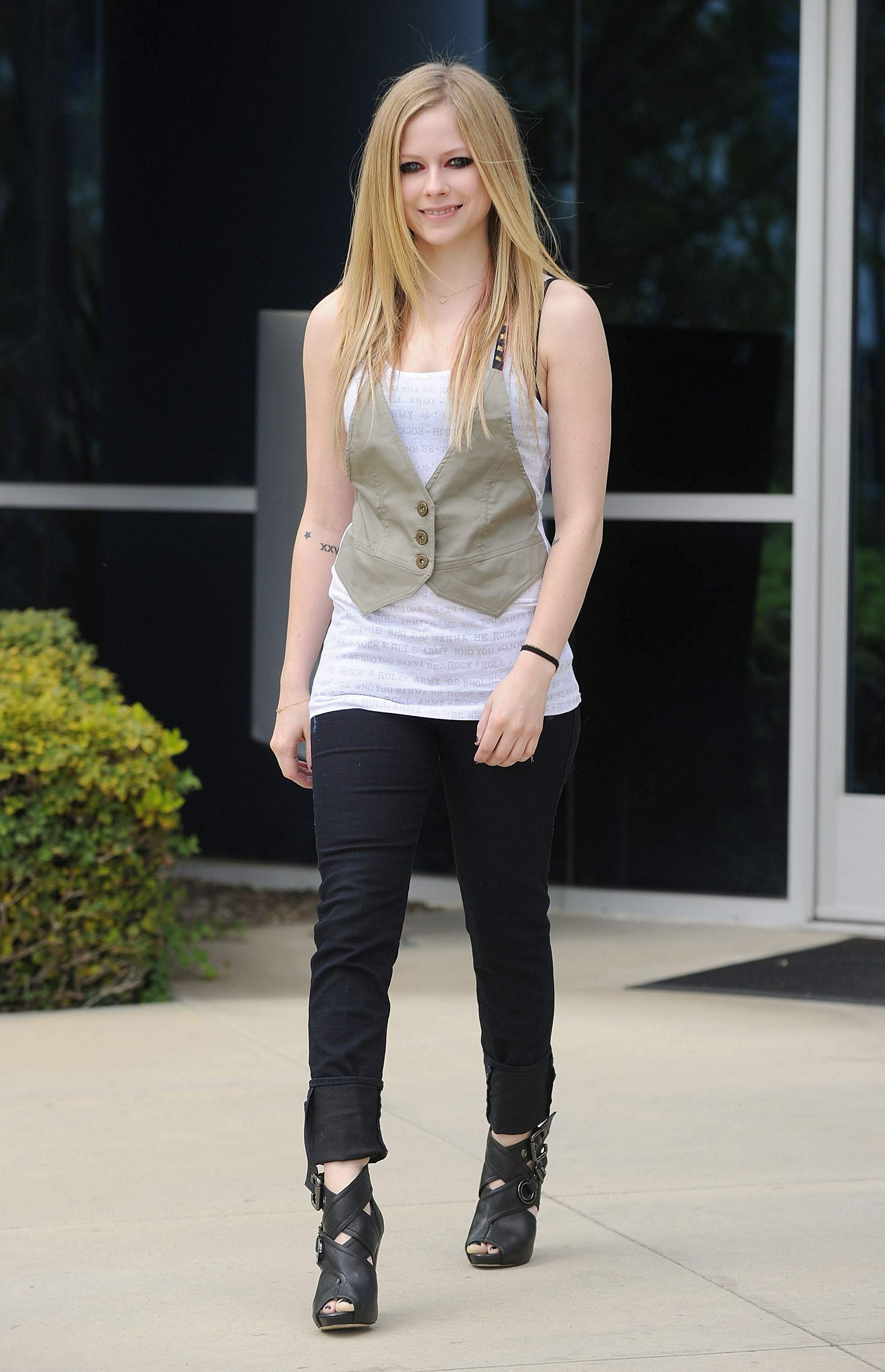 Avril Lavigne Out and About In Los Angeles 8